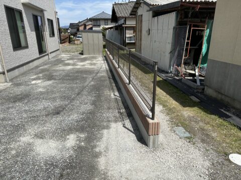 砕石敷均し・境界ブロック・フェンス工事