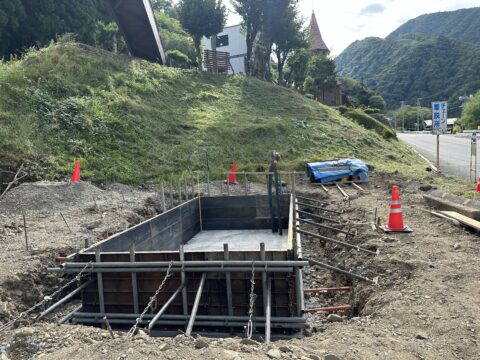 風穴の里受水槽基礎工事