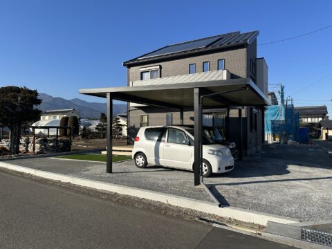 ウッドデッキ・カーポート・人工芝・砕石敷き