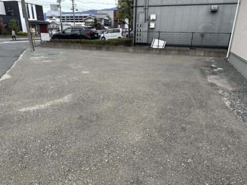 砕石敷き均し工事