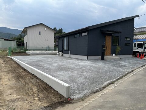 擁壁・砕石敷き均し工事